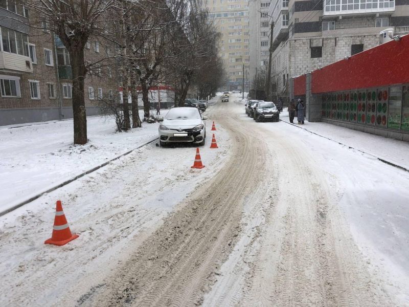 В Кирове «Рено» сбила школьницу, перебегавшую дорогу в неустановленном месте