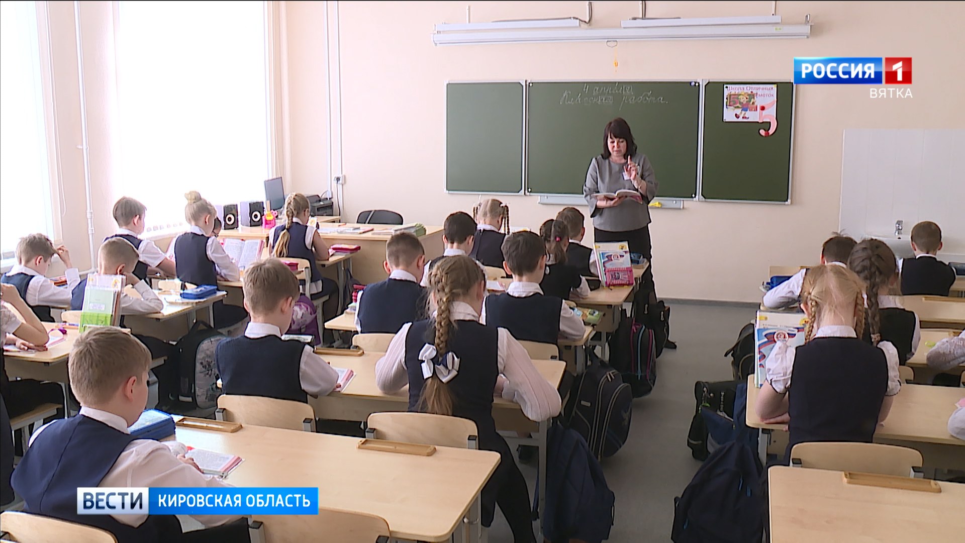 Путин поручил провести индексацию зарплат бюджетников в январе