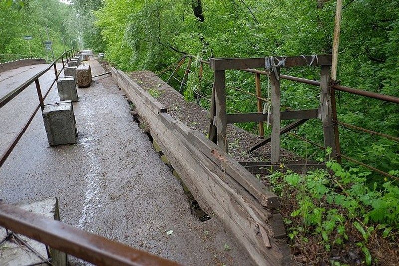 В Вятских Полянах ликвидируется отставание по ремонту моста через Ошторму