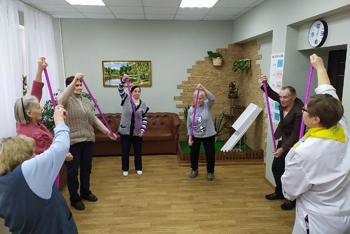 В группах дневного присмотра помогают укрепить здоровье кировских пенсионеров