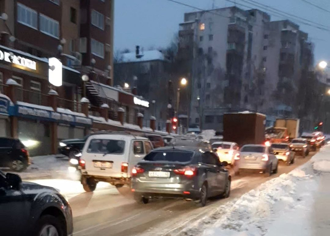 Киров встал в пробках