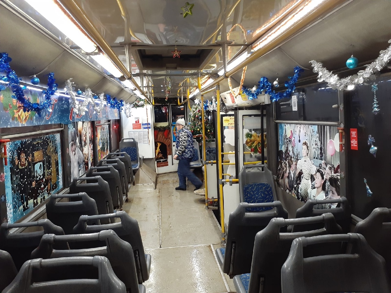 Водитель троллейбуса Юрий Дашков вновь дарит новогоднее настроение кировчанам
