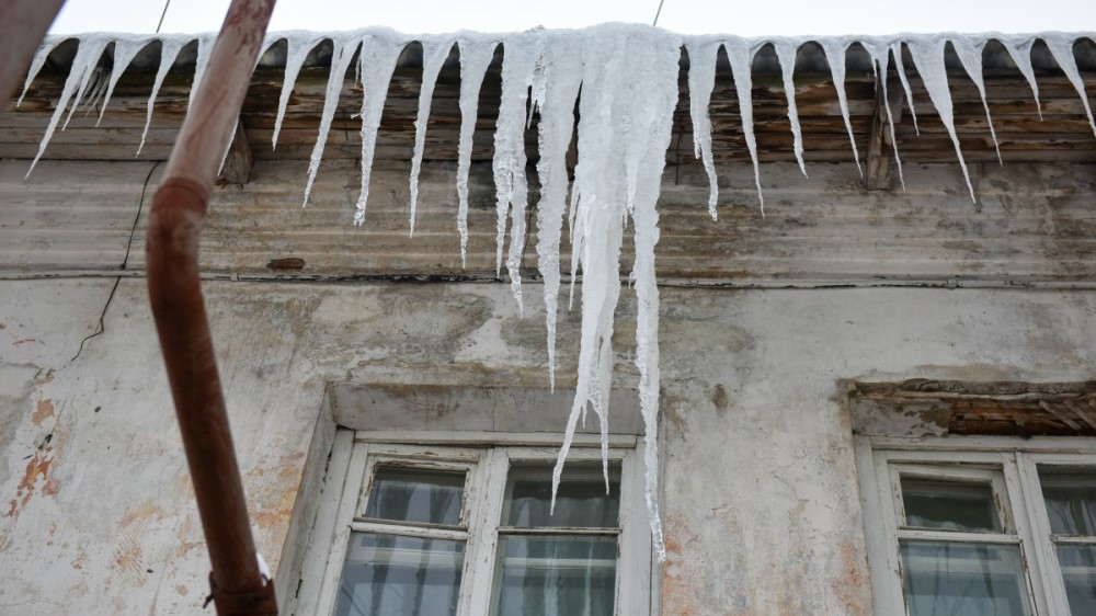 В Нолинском районе из-за схода снега погибла женщина