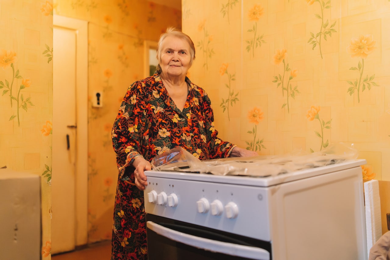 Кировской пенсионерке подарили новую плиту