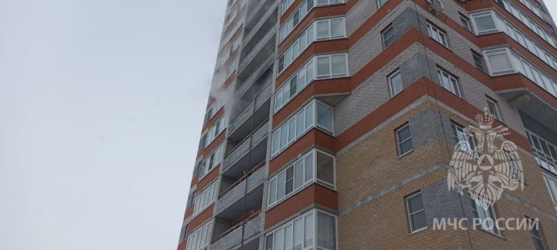 Спасены трое: в Кирове произошел пожар в высотке на Урицкого