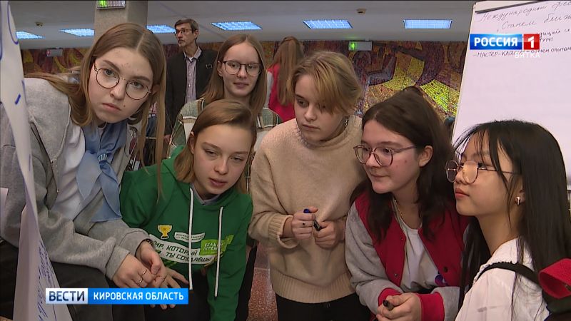 Александр Соколов пообщался с активной молодежью Кировской области