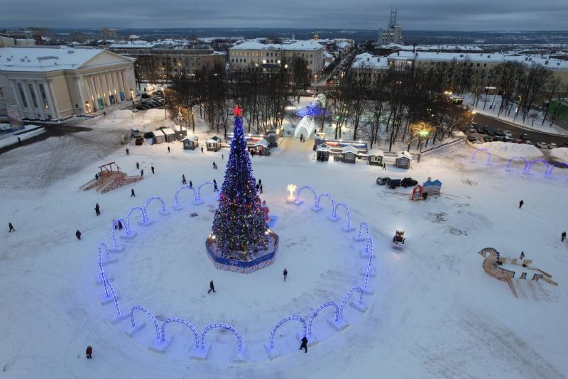 Проезд и стоянку возле Театральной площади закроют 31 декабря
