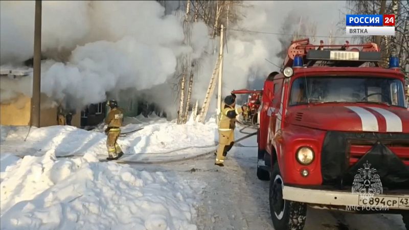В Нововятске пожарные в течение часа боролись с огнем в жилом доме