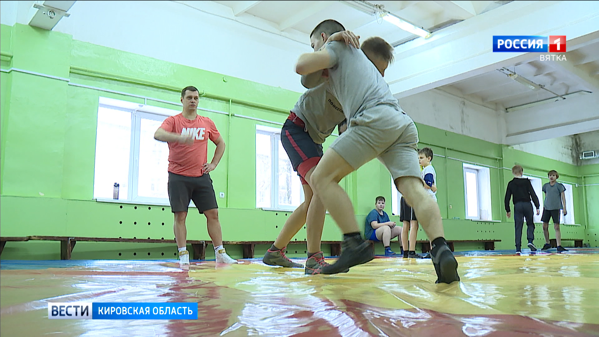 Кировчанин завоевал бронзу первенства ПФО по борьбе и попал в сборную страны