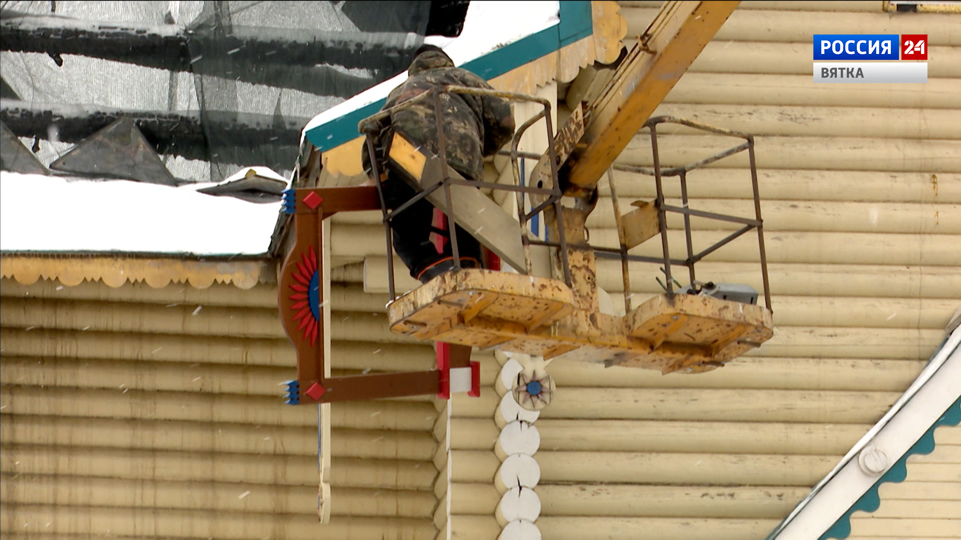 В Кирове начали разбирать сгоревшую Феодоровскую церковь