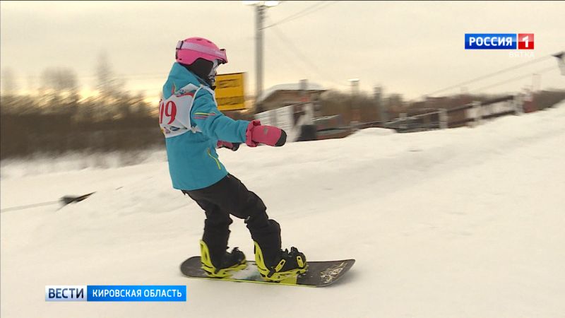 В Кирове прошли детские соревнования по сноуборду в дисциплине «слалом»