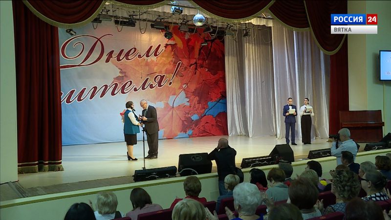 Путин подписал указ об увеличении числа премий лучшим учителям