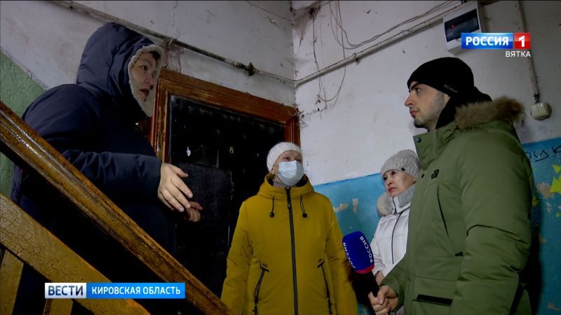 В Кирове в доме на Орловской жильцы страдают от запаха канализации