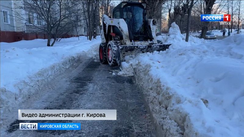 В Кирове продолжается работа по содержанию тротуаров