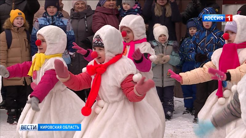 В Кирове широко отметили Масленицу