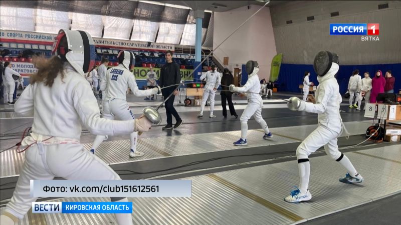 Кировские шпажисты стали победителями и призерами международных и окружных соревнований