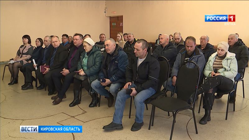 Жители деревни Векшино обсудили с властями строительство нового моста и дороги на Каринторф