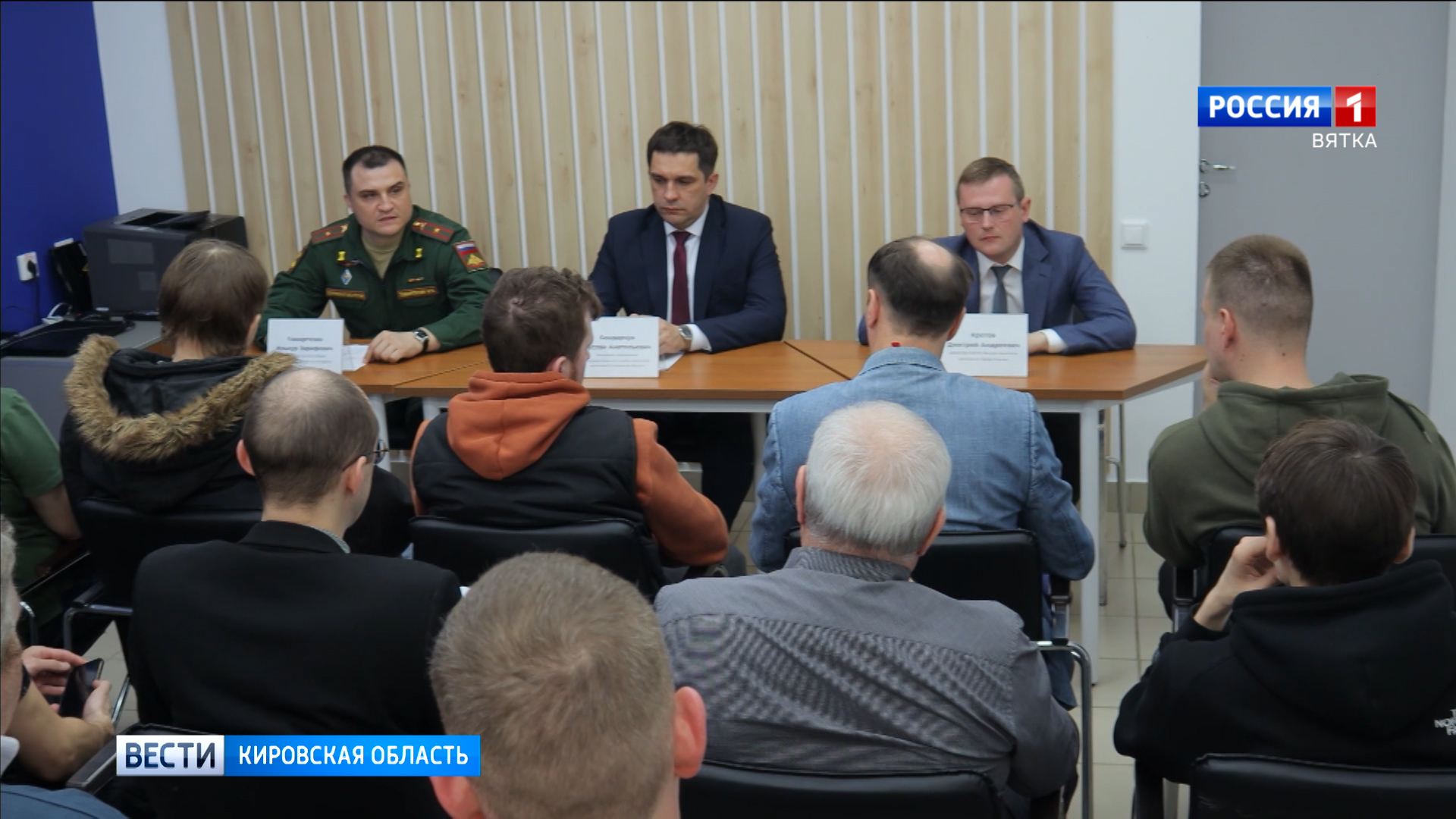 Безработным кировчанам рассказали о военной службе по контракту