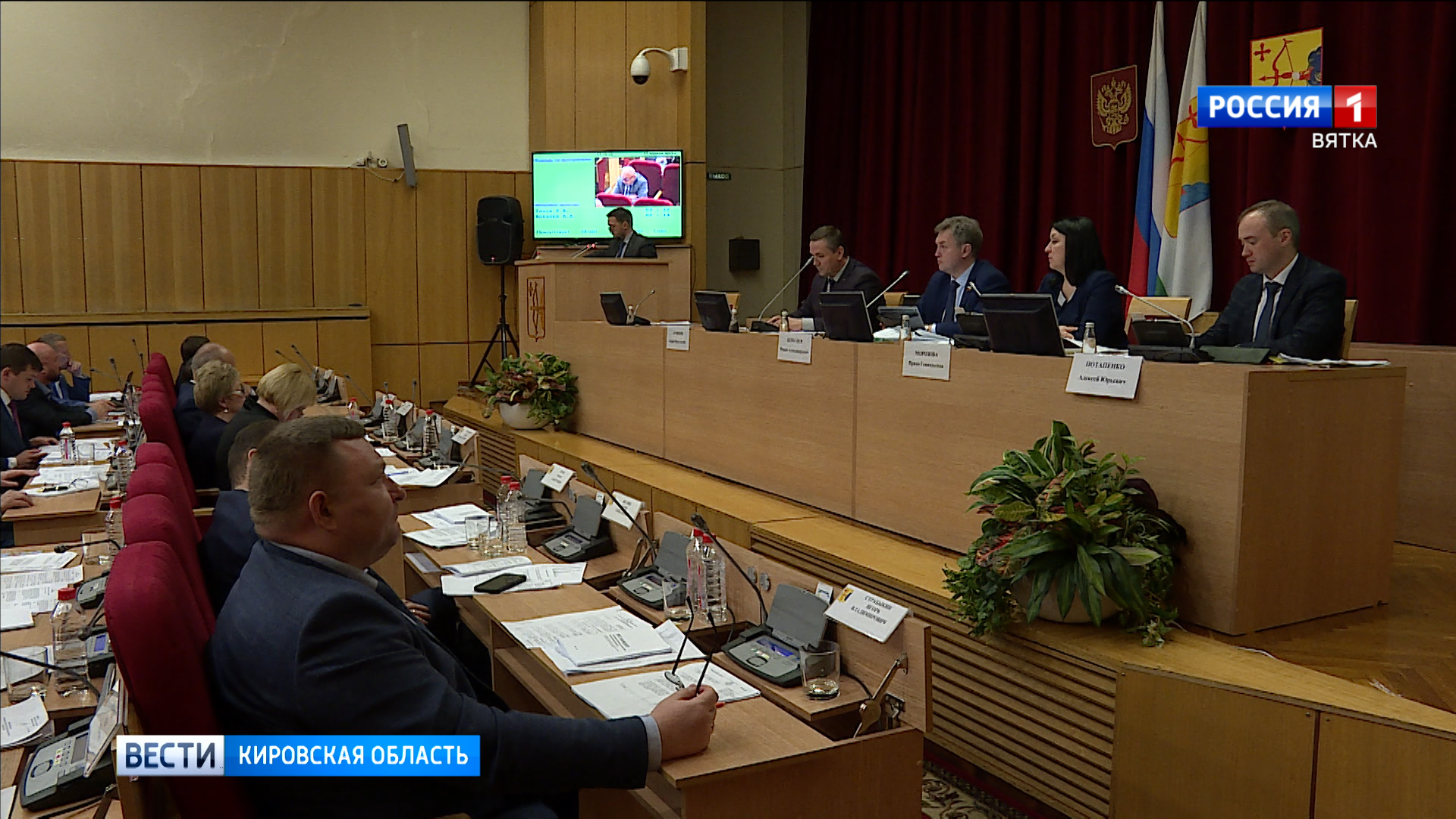 Депутаты Заксобрания обсудили увеличение соцвыплат и поддержку транспорта на альтернативном топливе