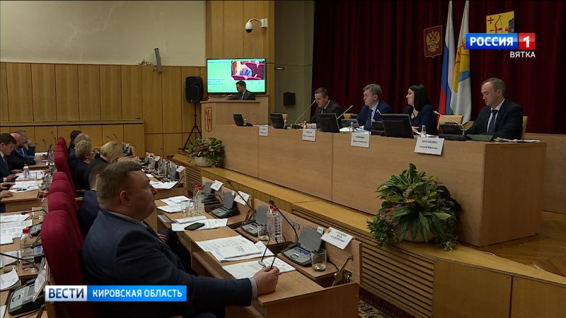 Депутаты Заксобрания обсудили увеличение соцвыплат и поддержку транспорта на альтернативном топливе