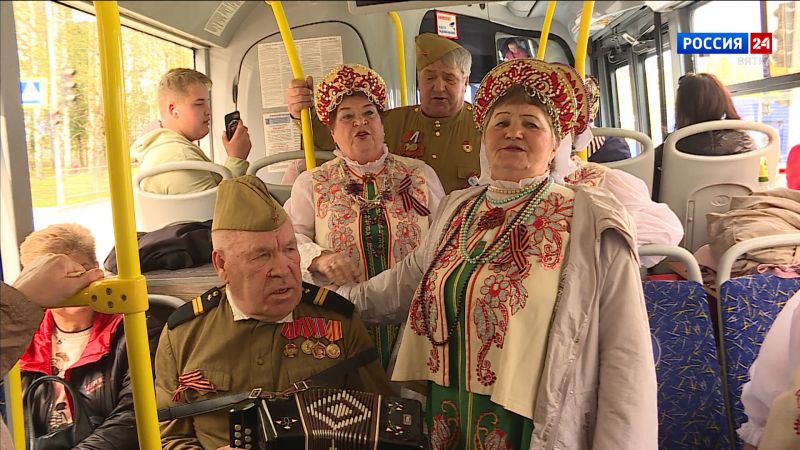 Кировчане проехали по городу в «Поющем автобусе»