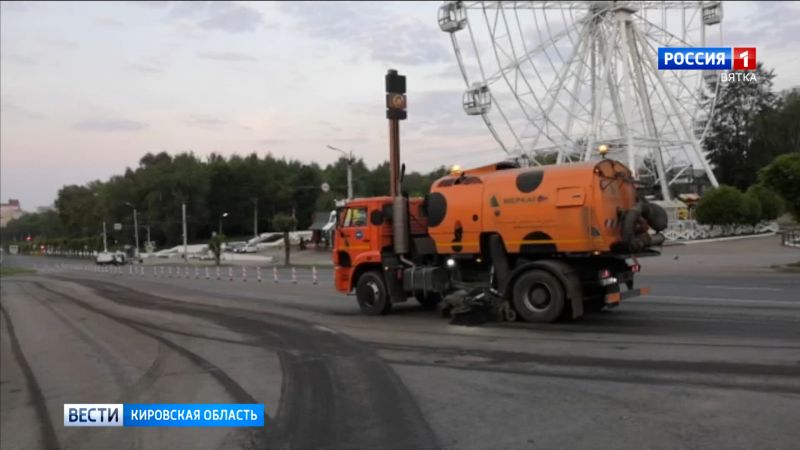 В Кирове для уборки улиц привлекаются дополнительные силы
