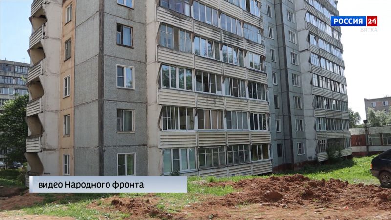 В Кирове подвал дома на улице Щорса на протяжении полутора месяцев топит водой