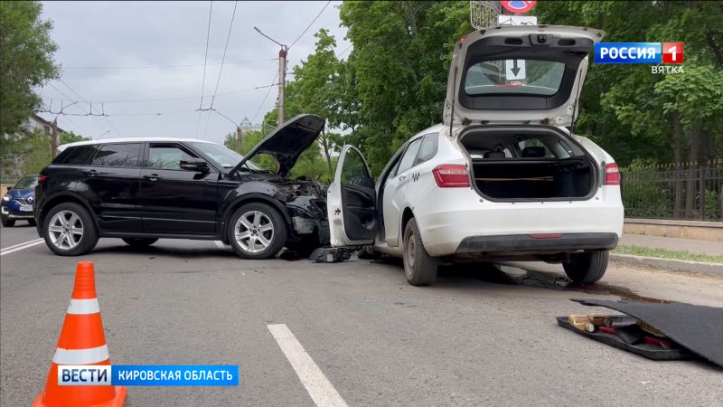 На перекрёстке Московской и Октябрьского проспекта произошло серьезное ДТП