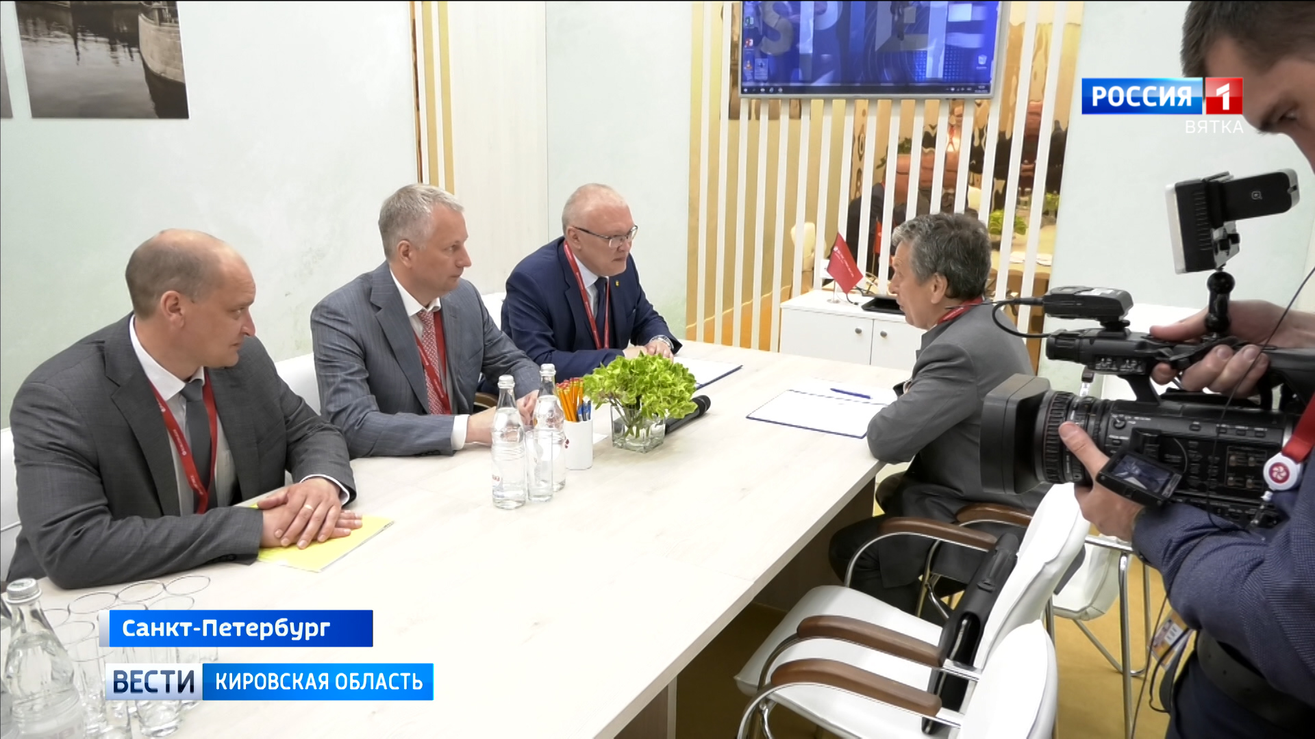 Делегация Кировской области продолжает работу на Петербургском экономическом форуме