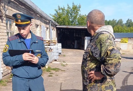 Охранник материального склада ликвидировал возгорание