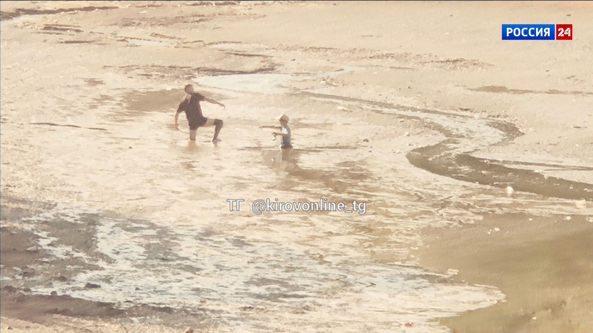 В пруду у Диорамы в иле и трясине застрял ребенок