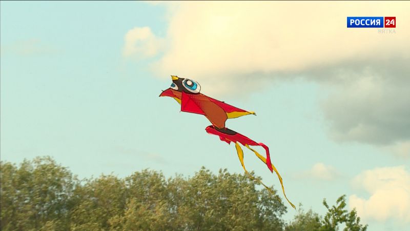 На кировском городском пляже прошел фестиваль воздушных змеев