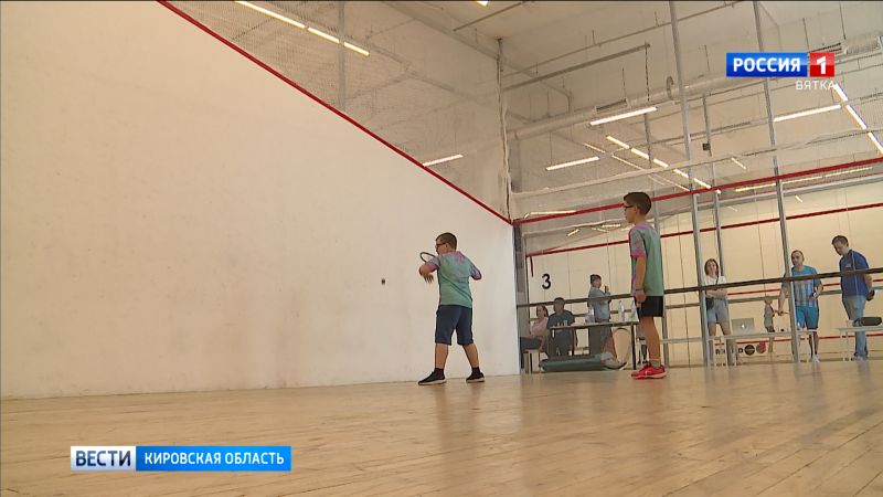 В Кирове прошли первые официальные городские соревнования по сквошу