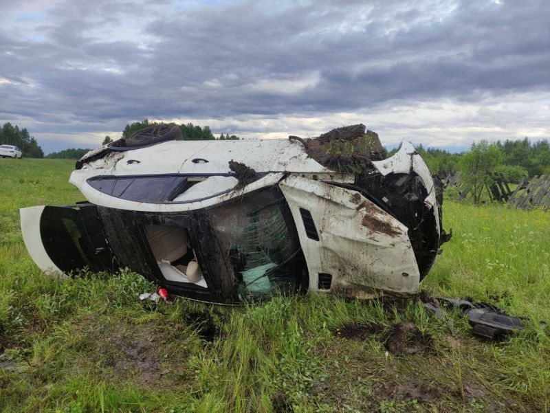 В Шабалинском районе перевернулся «Мерседес»