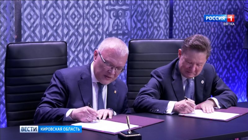 Александр Соколов подписал на петербургском форуме ряд инвестсоглашений