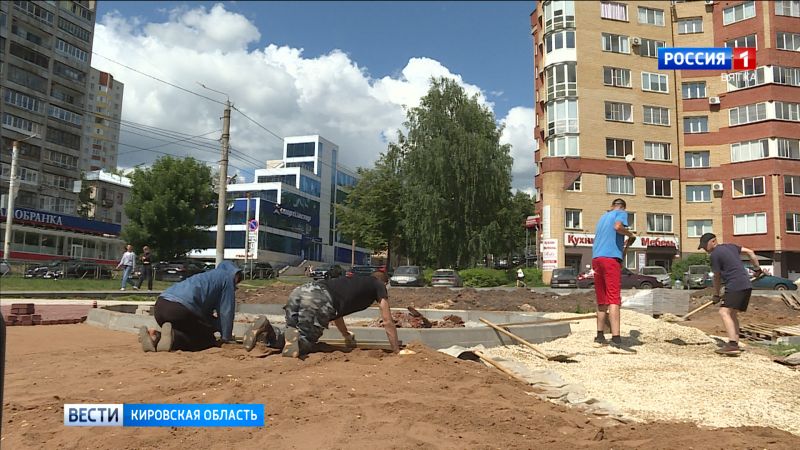 На месте снесенного дома кировчане обустраивают сквер