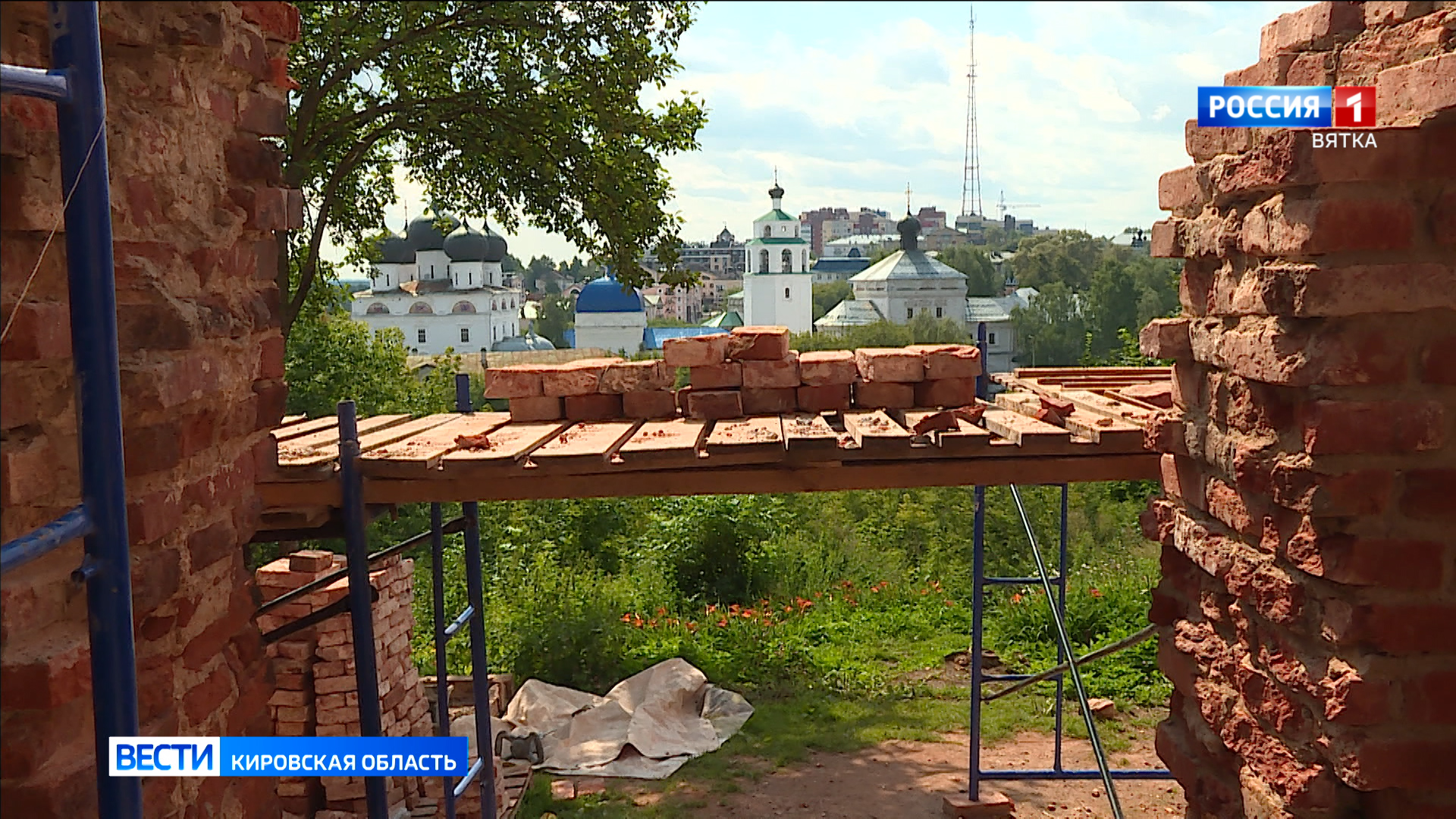 В Кирове продолжается восстановление фрагмента стены Архиерейского подворья Вятки