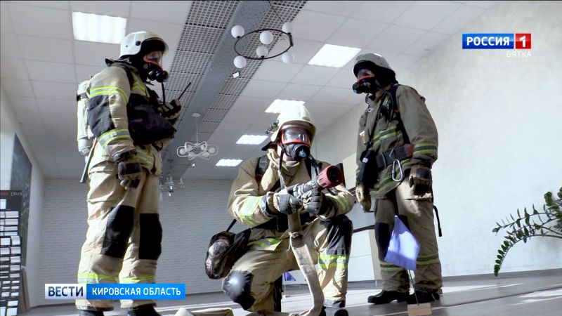 В спорткомплексе на Октябрьском проспекте прошли пожарно-тактические учения