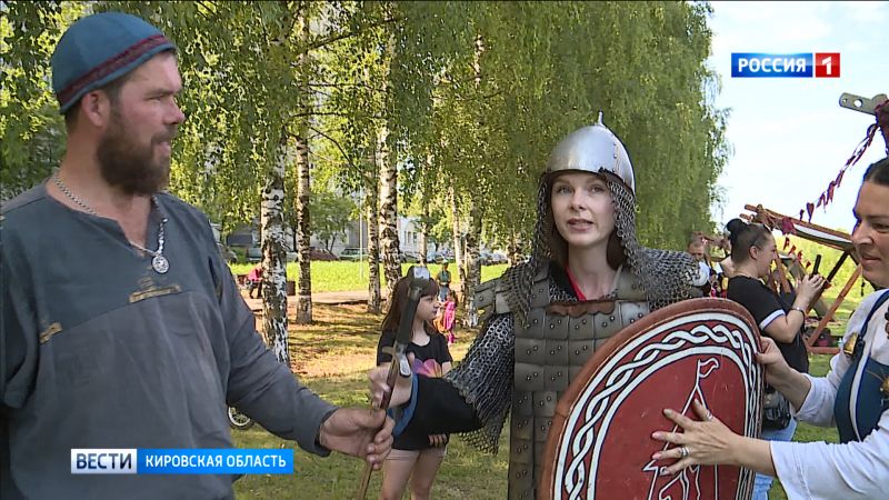 Северная набережная в Кирове превратилась в средневековый город