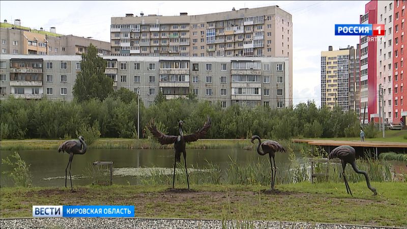 В сквере в Озерках восстановили скульптуры фламинго