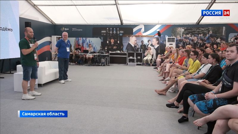 Губернатор Александр Соколов встретился с кировской делегацией на молодежном форуме «iВолга»