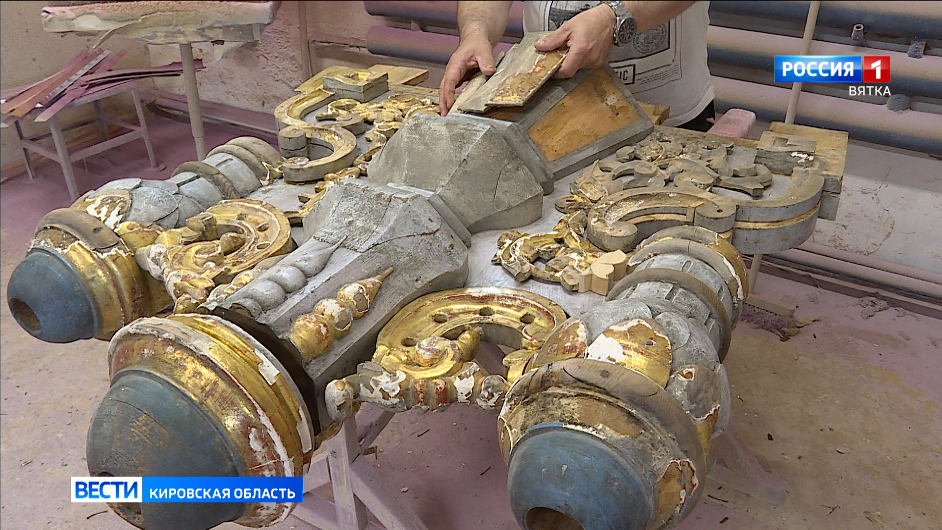 В Кирове реставрируют запрестольный крест для храма села Медяны