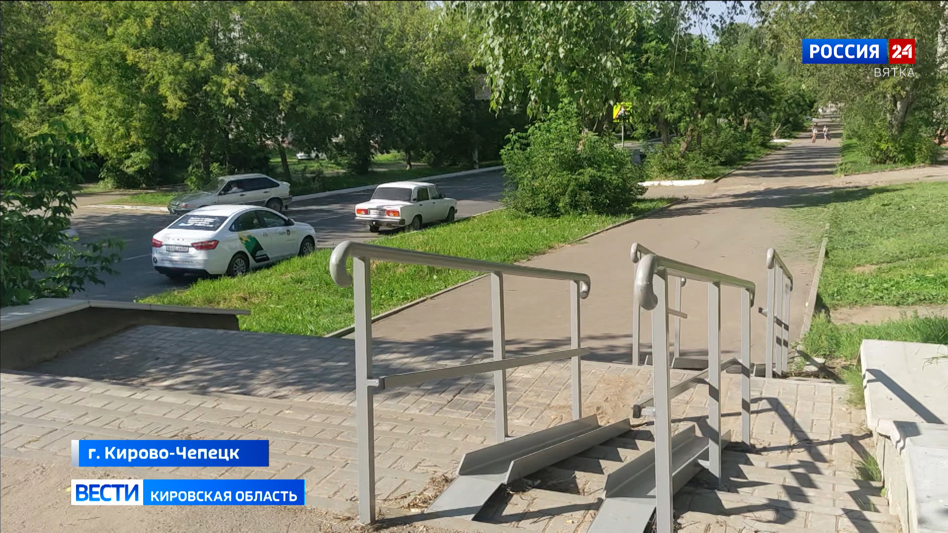 Общественники помогли добиться ремонта лестницы и тротуара в Кирово-Чепецке