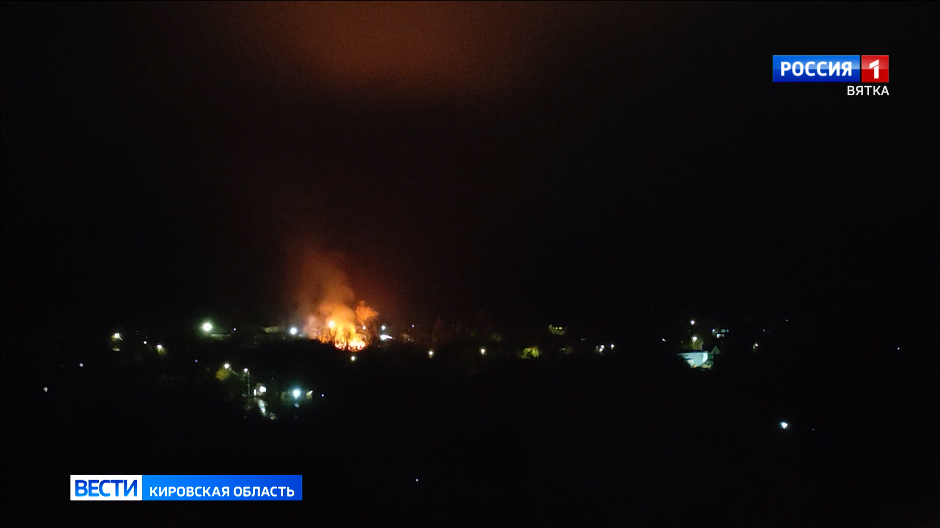 В Вересниках на улице Сплавной загорелся нежилой деревянный дом