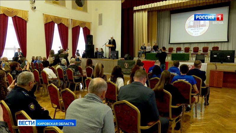 В Кирове проходит Межрегиональный форум волонтеров СВО «Надежный тыл»