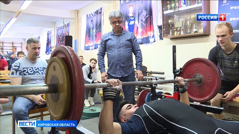В Кирове прошел областной чемпионат по пауэрлифтингу