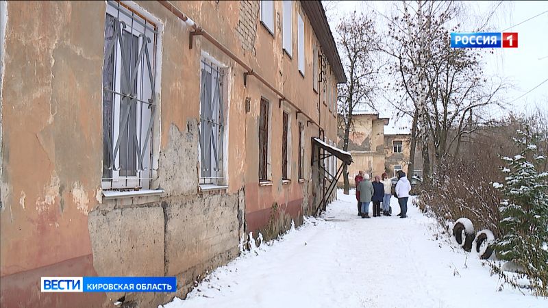 В Кирове из-за незавершенного ремонта в доме на Шинников, 17 в квартирах появился грибок