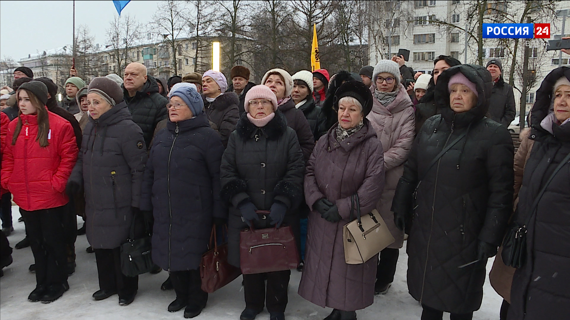 Десятки кировчан пришли на открытие стелы в сквере Трудовой славы