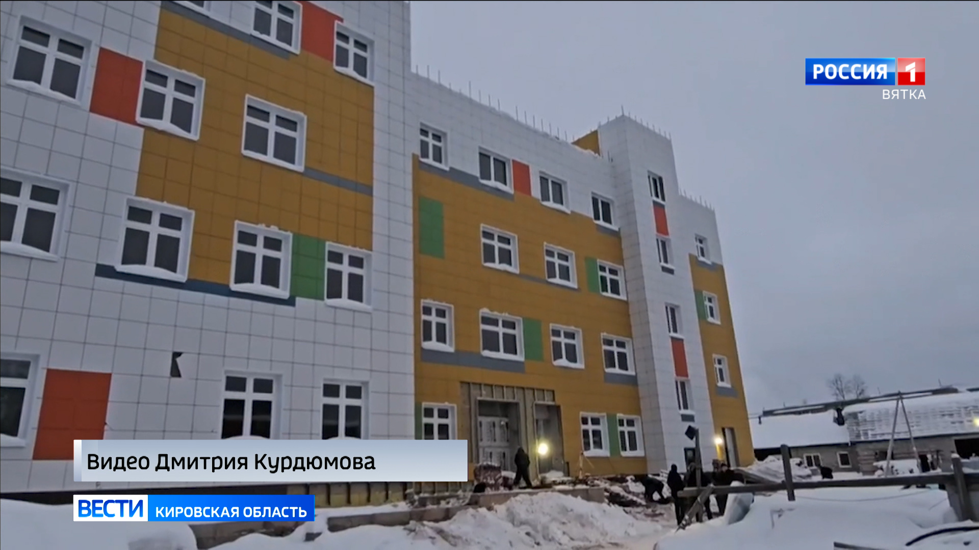 Региональный минздрав проверил ход строительства детской поликлиники в Слободском