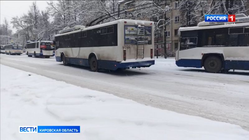 На дорогах Кирова из-за погодных условий образовались заторы